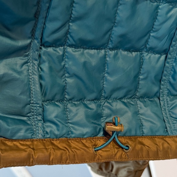 L.L.Bean PrimaLoft Packaway Hooded Jacket in olive green with teal accents - Picture 8 of 16